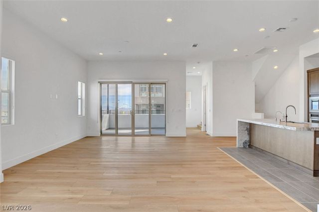 670 Grey Saker Street, Las Vegas, NV 89138