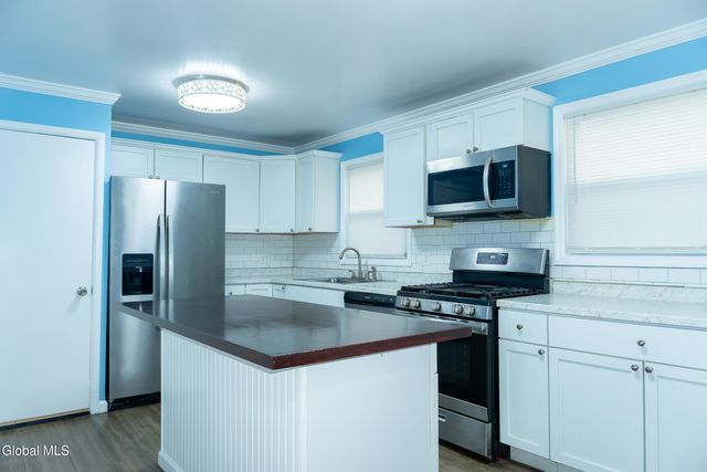 1311 Curry Road, Rotterdam, NY 12306