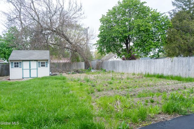 1311 Curry Road, Rotterdam, NY 12306