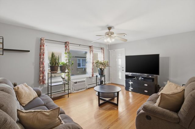 3822 Ruby Street 2E, Schiller Park, IL 60176