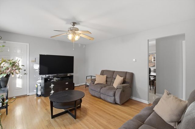 3822 Ruby Street 2E, Schiller Park, IL 60176