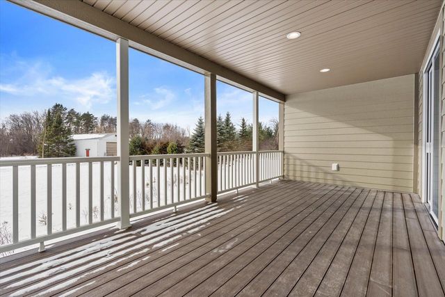 7014 Stonewood LANE, Lannon, WI 53046