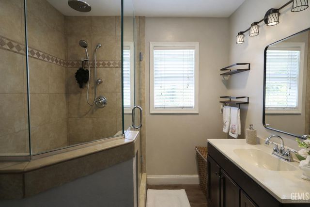 262 Monte Vista Drive, Bakersfield, CA 93305