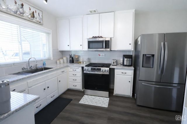 262 Monte Vista Drive, Bakersfield, CA 93305