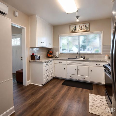 262 Monte Vista Drive, Bakersfield, CA 93305