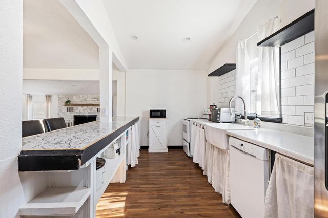 110 Lakewood DR, Burnet, TX 78611