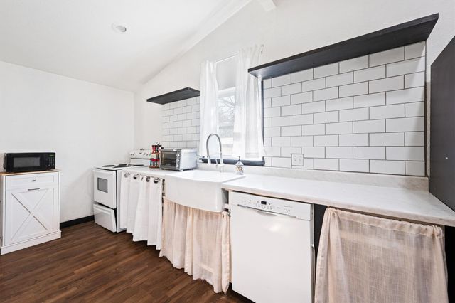 110 Lakewood DR, Burnet, TX 78611