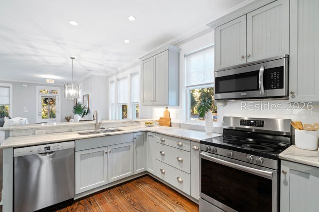 40 Celadon Dr, Ladys Island, SC 29907