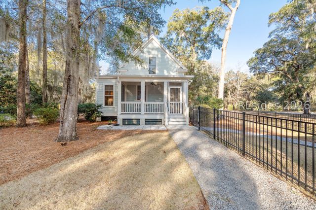 40 Celadon Dr, Ladys Island, SC 29907