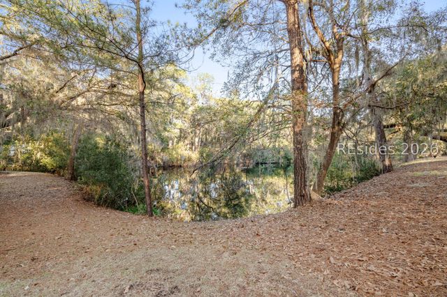 40 Celadon Dr, Ladys Island, SC 29907