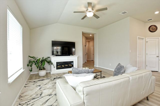 608 Carol DR, Hutto, TX 78634