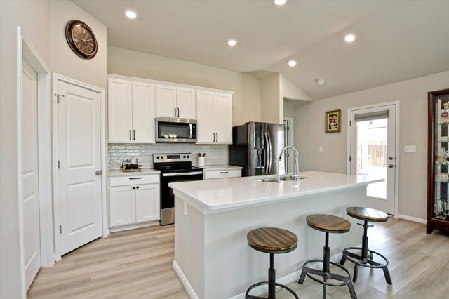 608 Carol DR, Hutto, TX 78634