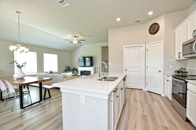 608 Carol DR, Hutto, TX 78634