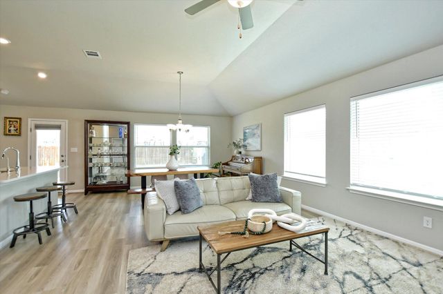 608 Carol DR, Hutto, TX 78634