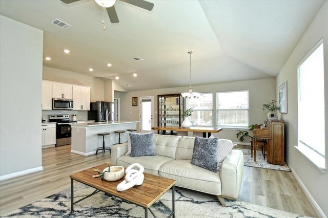 608 Carol DR, Hutto, TX 78634