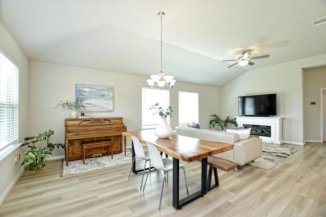 608 Carol DR, Hutto, TX 78634