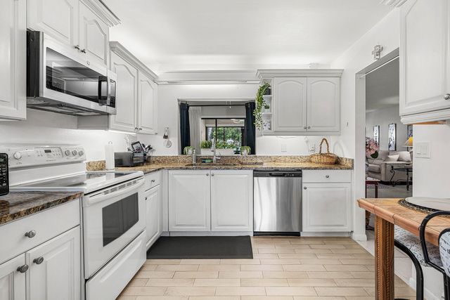3315 Lucerne Park Drive, Greenacres, FL 33467