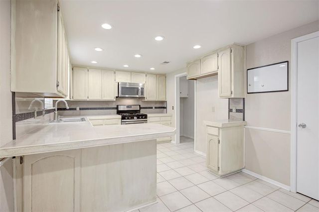 8300 S Drexel Place, Oklahoma City, OK 73159