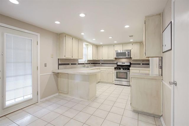 8300 S Drexel Place, Oklahoma City, OK 73159