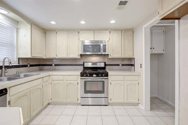 8300 S Drexel Place, Oklahoma City, OK 73159