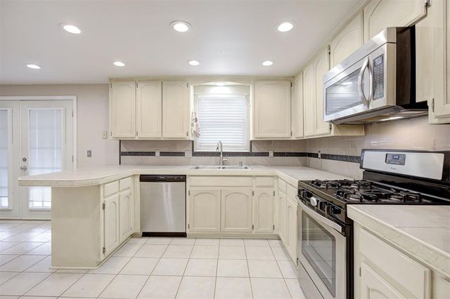8300 S Drexel Place, Oklahoma City, OK 73159