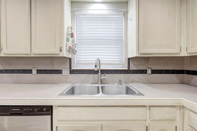 8300 S Drexel Place, Oklahoma City, OK 73159