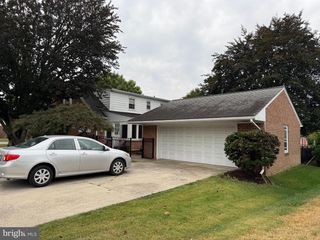 130 SUNSET AVE, Hanover, PA 17331