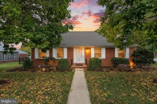 130 SUNSET AVE, Hanover, PA 17331