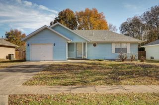 5670 S Dayton Avenue, Springfield, MO 65810