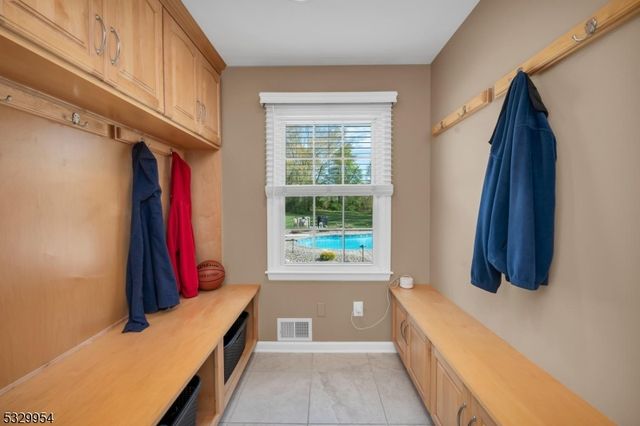 60 Kinnan Way, Bernards Twp., NJ 07920