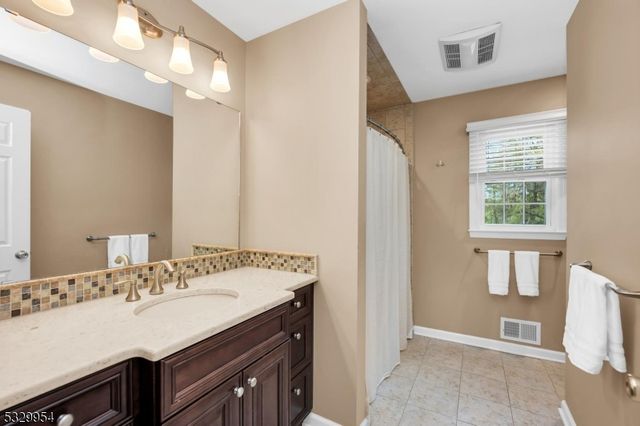 60 Kinnan Way, Bernards Twp., NJ 07920