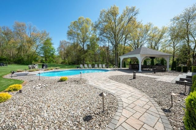 60 Kinnan Way, Bernards Twp., NJ 07920