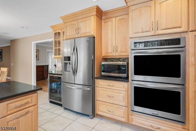 60 Kinnan Way, Bernards Twp., NJ 07920