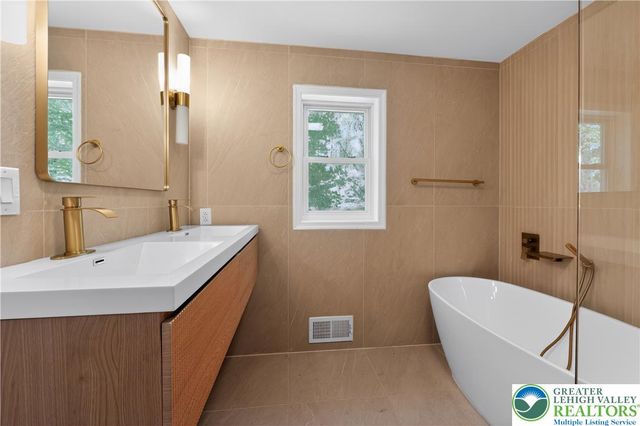 1965 Long Woods, Stroud Twp, PA 18360
