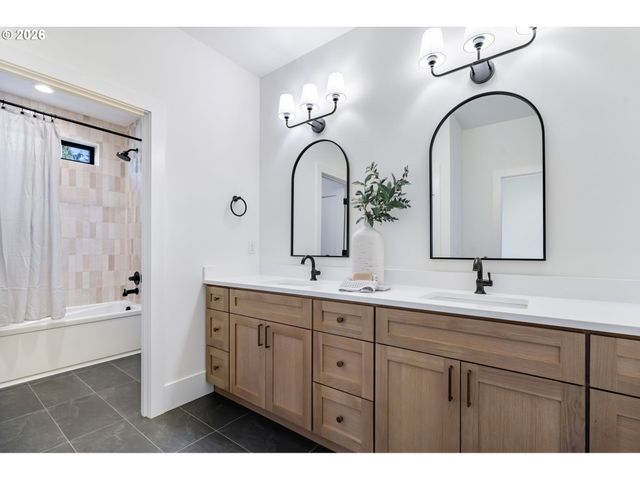 4306 Nw 140TH Way, Vancouver, WA 98685