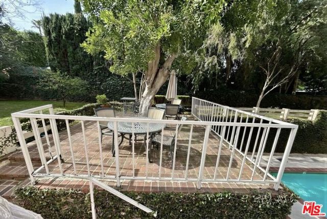 5139 Balboa Boulevard 11, Encino, CA 91316