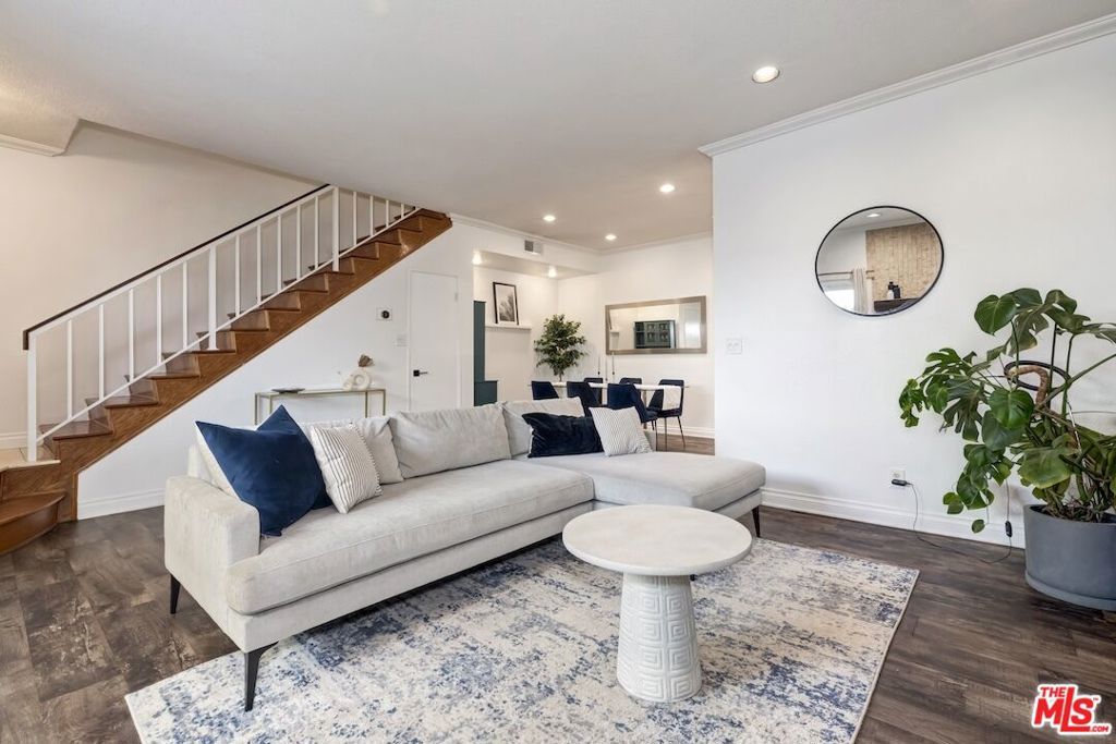 5139 Balboa Boulevard 11, Encino, CA 91316