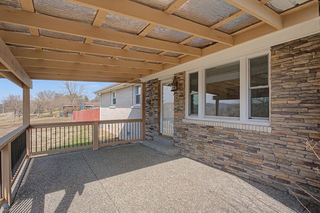 240 Swift Dr, Goodlettsville, TN 37072