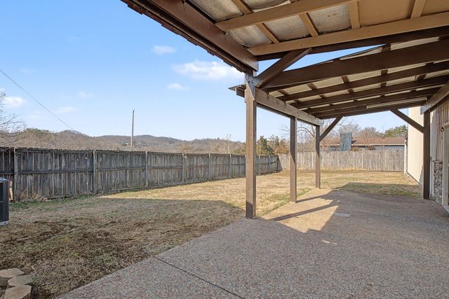 240 Swift Dr, Goodlettsville, TN 37072