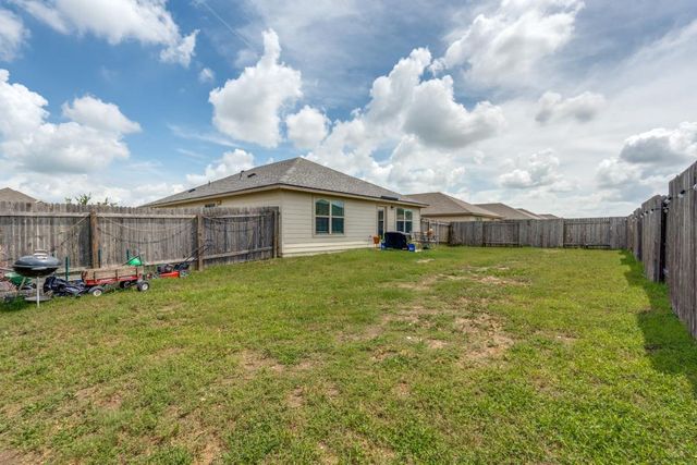 1618 Woodlands DR, Kyle, TX 78640