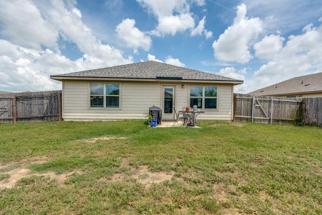 1618 Woodlands DR, Kyle, TX 78640