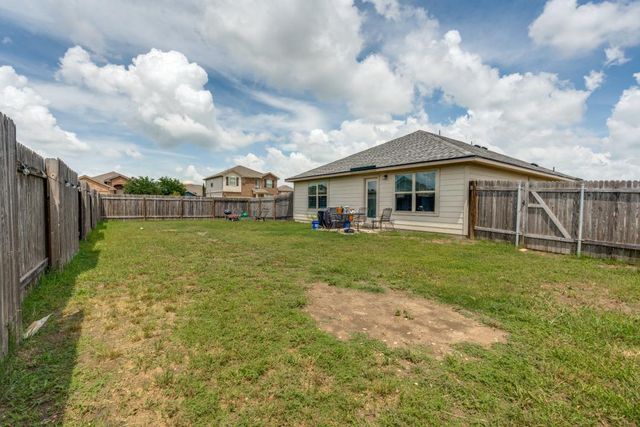 1618 Woodlands DR, Kyle, TX 78640