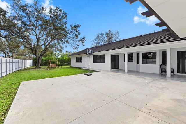 20221 NW 8th Street, Pembroke Pines, FL 33029