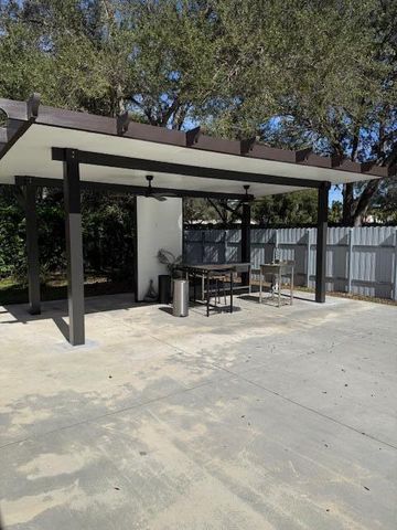 20221 NW 8th Street, Pembroke Pines, FL 33029