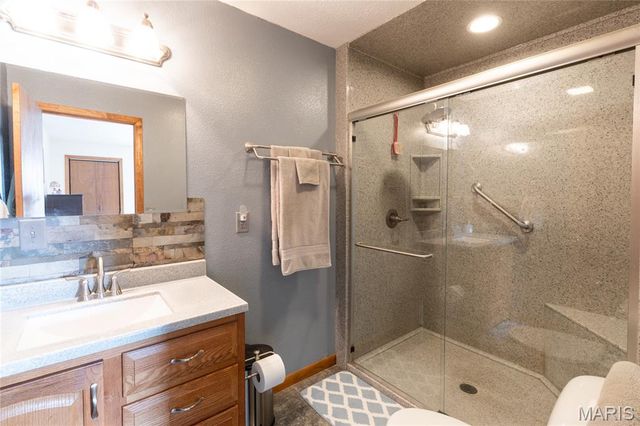 20243 Hemlock Road, Lebanon, MO 65536