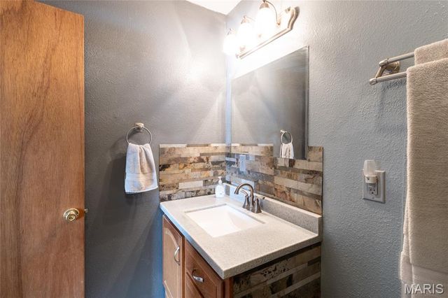 20243 Hemlock Road, Lebanon, MO 65536