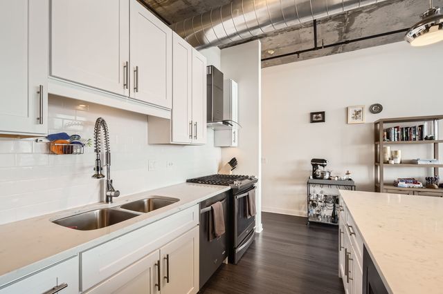 50 E 16th Street 1111, Chicago, IL 60616