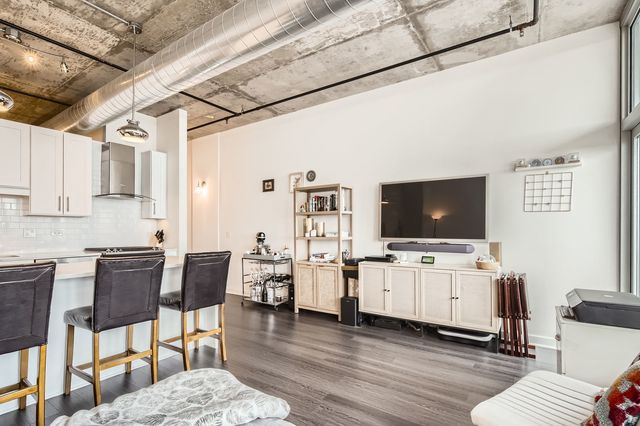 50 E 16th Street 1111, Chicago, IL 60616