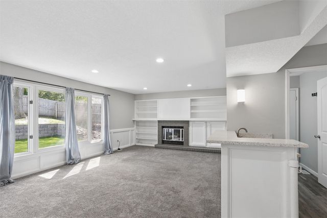 10244 Lincoln Avenue, Clive, IA 50325