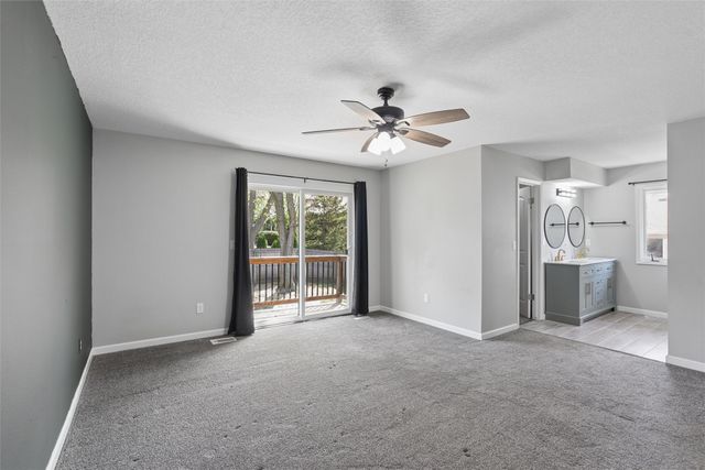10244 Lincoln Avenue, Clive, IA 50325